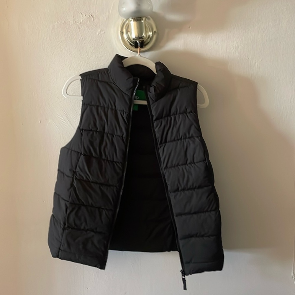 Black puffer vest
